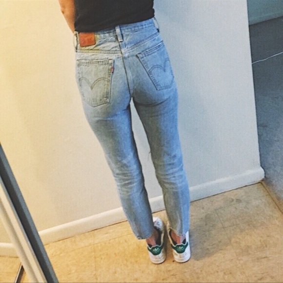 HOST PICK Levi’s Wedgie Fit Icon Selvedge in Desert Delta - Picture 5 of 11